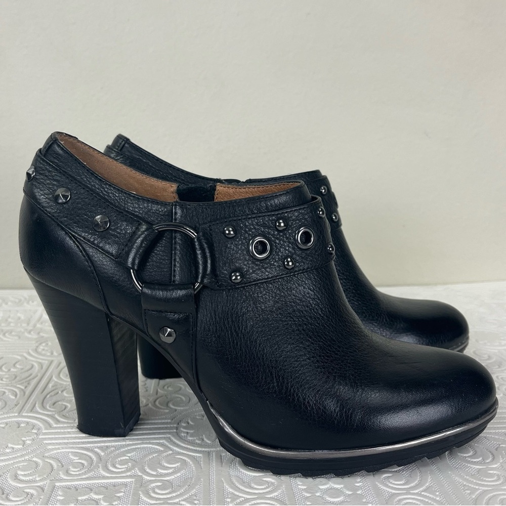 Black Leather Women's Heeled Harness Ankle Boots Sofft